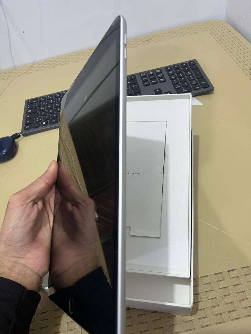 السلام عليكم ايباد 9 للبيع نضيف استخدام اقل الشهر فقط للدراسه كامل الملحقات نضيف زلغ ما بيه عنواني ناصريه مركز حي اور شارع السبيس السعر  خاص والشراي يتصل ***********
