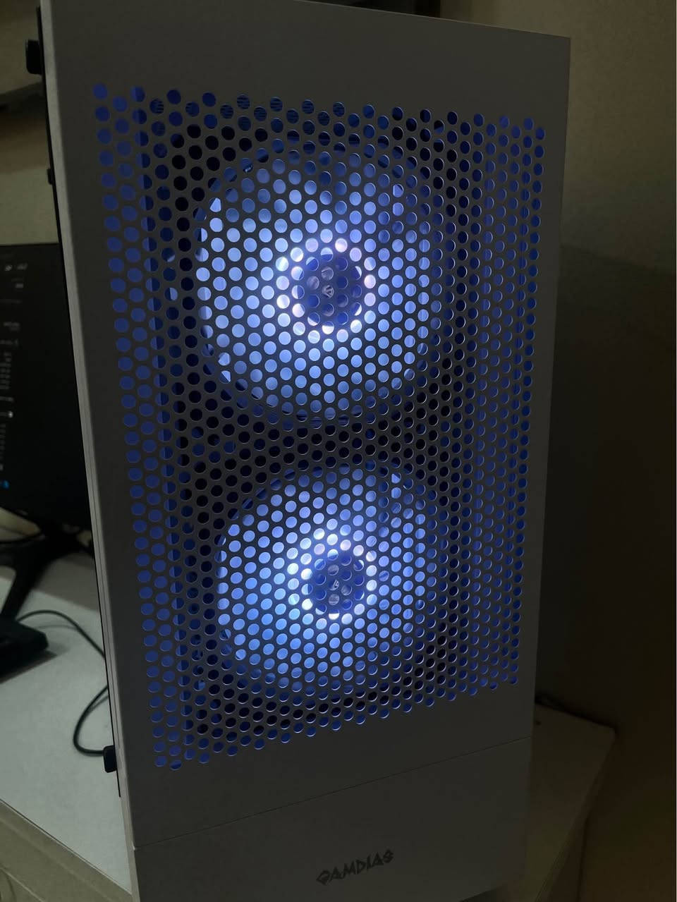 تجميعة كاملة مكملة جديد 
شاشة 22 فول اج دي 
75hz
فريم لس بدون اطار 
بدون توهج  جديدة فقط مستعملة يوم واحد عندي 
Pc 
معالج رايزون 5 2600 3.5     سرعة 
مبرد غازي  
كيس جام RGB
كرت شاشة rx580 مكسورة سرعته xfx 
هارد m.2    256 
بور سبلاي 550 واط 
سستم سماعة بلوتوث صوت عالي 
انتنة واي فاي يلقط مسافات بعيدة 
بلوتوث بيهة 
رامات 16   8*2  3200سرعته 
كيبور نوعية وسط 
مكاني بغداد دورة مهدية الثانية 
استفسار اكثر *********** 
السعر الكلي 700 وبيهة مجال كلش بسيط بغداد, العراق
