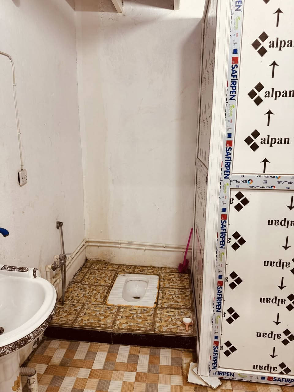 اجار :
🏡 شقة أرضية للأجار – 130م / نادر الثانية

غرفتين نوم – مجمع صحيات – مطبخ

📌 موقع ممتاز جداً

📍 مكتب بيت بيوت الشمري – نادر الثانية / الشارع الخدمي / مقابل سكلة صدام   /علي عذاب ***********

📍 موقع المكتب على الخريطة:

https://maps.apple/p/3iXj2_1jp-~p5y
