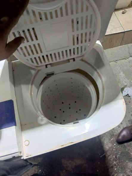 📢 للبيع غسالة نصف أوتوماتيك حوضين

غسالة ملابس بحوضين (غسيل + عصر) بحالة جيدة، تعمل بشكل طبيعي، مناسبة للعائلات والاستخدام اليومي.

✅ نظيفة وجاهزة للعمل
✅ استهلاك كهرباء اقتصادي
✅ قوة عصر جيدة
✅ سهلة الاستخدام والصيانة
✅ ضمان أسبوع على التشغيل
✅ خدمة توصيل متوفّرة

📍 المكان: دهوك
💰 السعر 50 ألف دينار
📞 الهاتف: *********** دهوك
