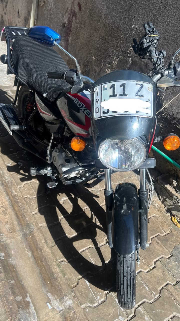 من رخصه الادمن
سلام عليكم 
بوكسر موديل 2023
الدراجه نضيفه و خير من الله 
ماشية 18 الف اني منتسب و شتريت سيارة الحمد الله
الدراجه امانه الله نضيفه و كفاله عامه من كلشي
السنوية  بأسمي تحويل ثاني يوم رقم بغداد مميز 
السعر 2600 وبيها مجال لجيتكم
و جيب وياك احسن مصلح بـ العراق و تعال و شوفها

عنواني بغداد الصالحية
إذا تحبون راسلوني وتساب 
***********
