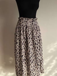 تنورات • مقاس ٤٢-٤٦ • ستاند بلو