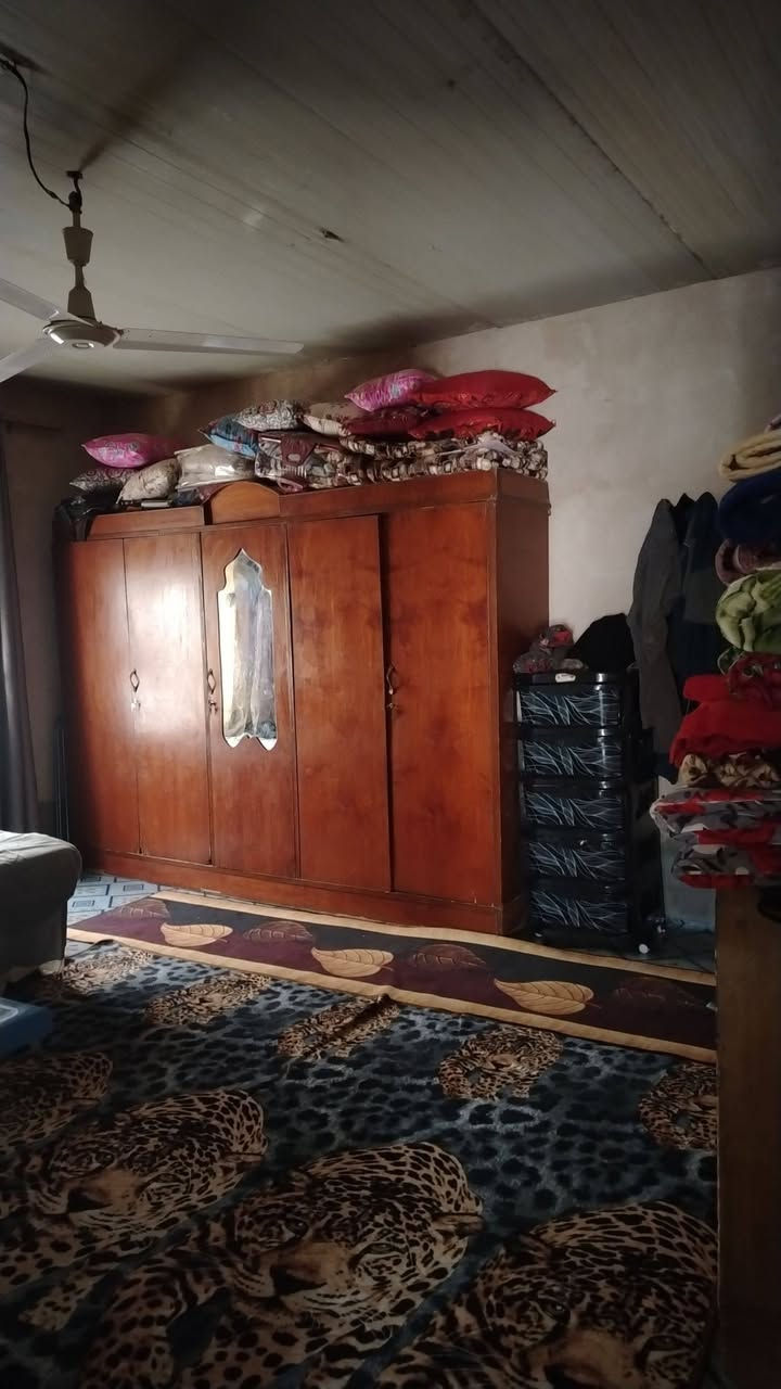سلام عليكم
بيت للبيع بحي سكينه مساحته 180 
مستعجل ع بيع 
***********
