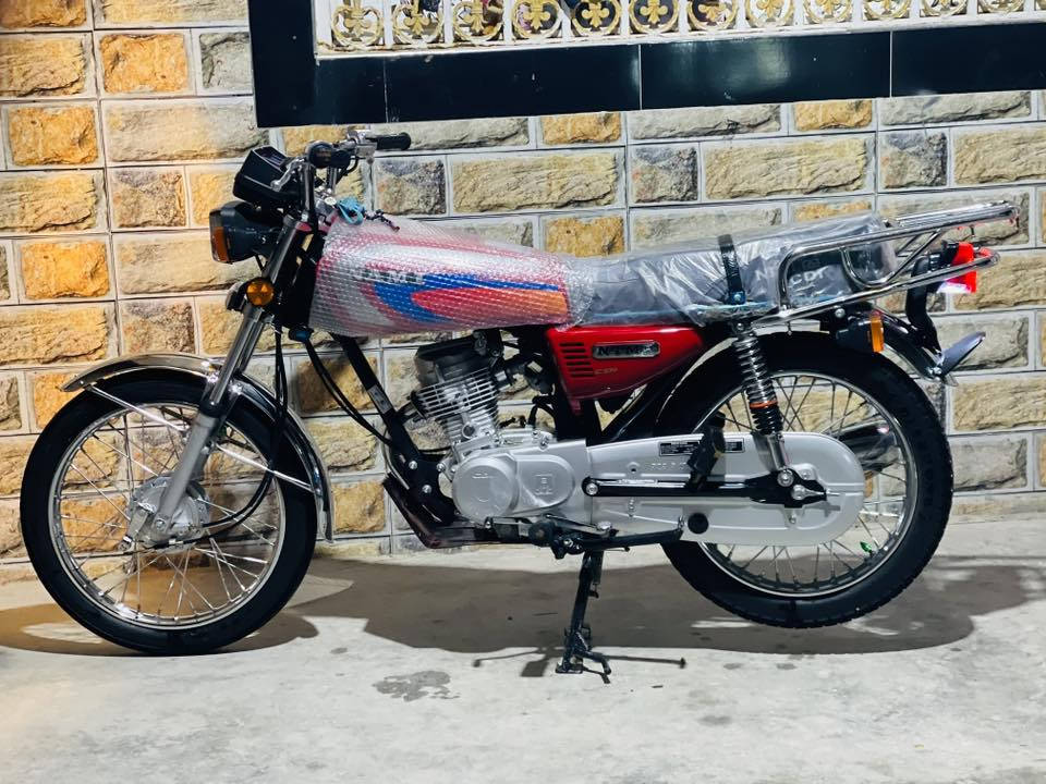 سلام عليكم
نامه امتياز امتياز موديل 25 
معمره اغلب غراضه اصلي شلامجه 
كهربائيات كله شغاله
سرعه معدل فول 
تجي تفحص وتشوف  
مكاني حله مسيب سده الهنديه
اتصال *********** موجود واتساب
