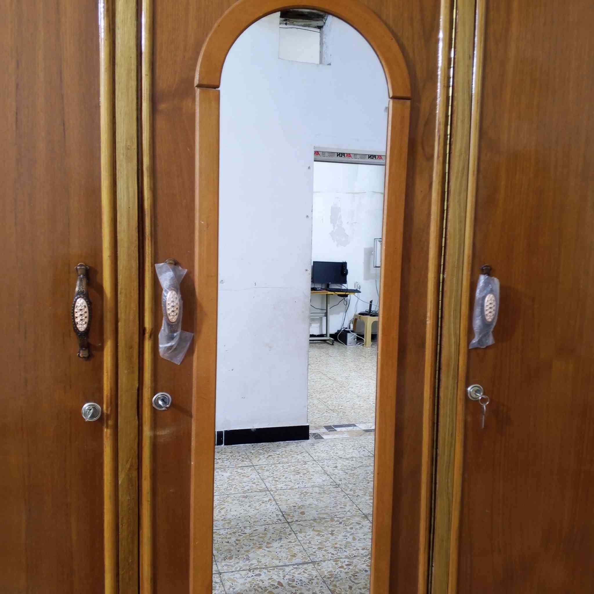 السلام عليكم 
من رخصه مدير الكروب عندي هذا الديوان سبع مقاعد جديد والكنتور نظافه فول للبيع بسعر مناسب


**إذا كنت صاحب هذا الإعلان وتريد حذفه لأي سبب، رجاءا أرسل رسالة إلى الدعم الفني**