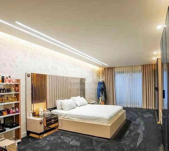 فيلا للبيع في كنجان ستي 

مساحة 450 م 

يتكون من 7 غرف نوم 

كل غرف بي ماستر سويت 
نطام شوفاس 
جلسة عربية باربيوكي  

حديقة و كراج 

للستفسار اكثر اتصل على ارقام التالية 

*********** وات ساب 

*********** وات ساب 

***********
جابر العقارات في اربيل 

شركة باب النجاح أربيل
