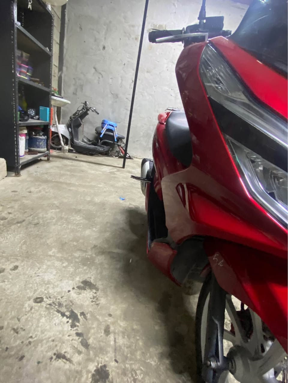 سلام عليكم دراجه pcx للبيع محرك 125 الداجه حلوه ومرتبه وعلى ايدي بيه كلج خلفي وبيه وبدلت اله واتر بم جديد حلوه ومرتبه وشوفت عينك سعر 12 ورقه وهلا بل جاي بخدمته عنوانه بغداد الشعلة رقم الهاتف *********** بغداد, العراق
