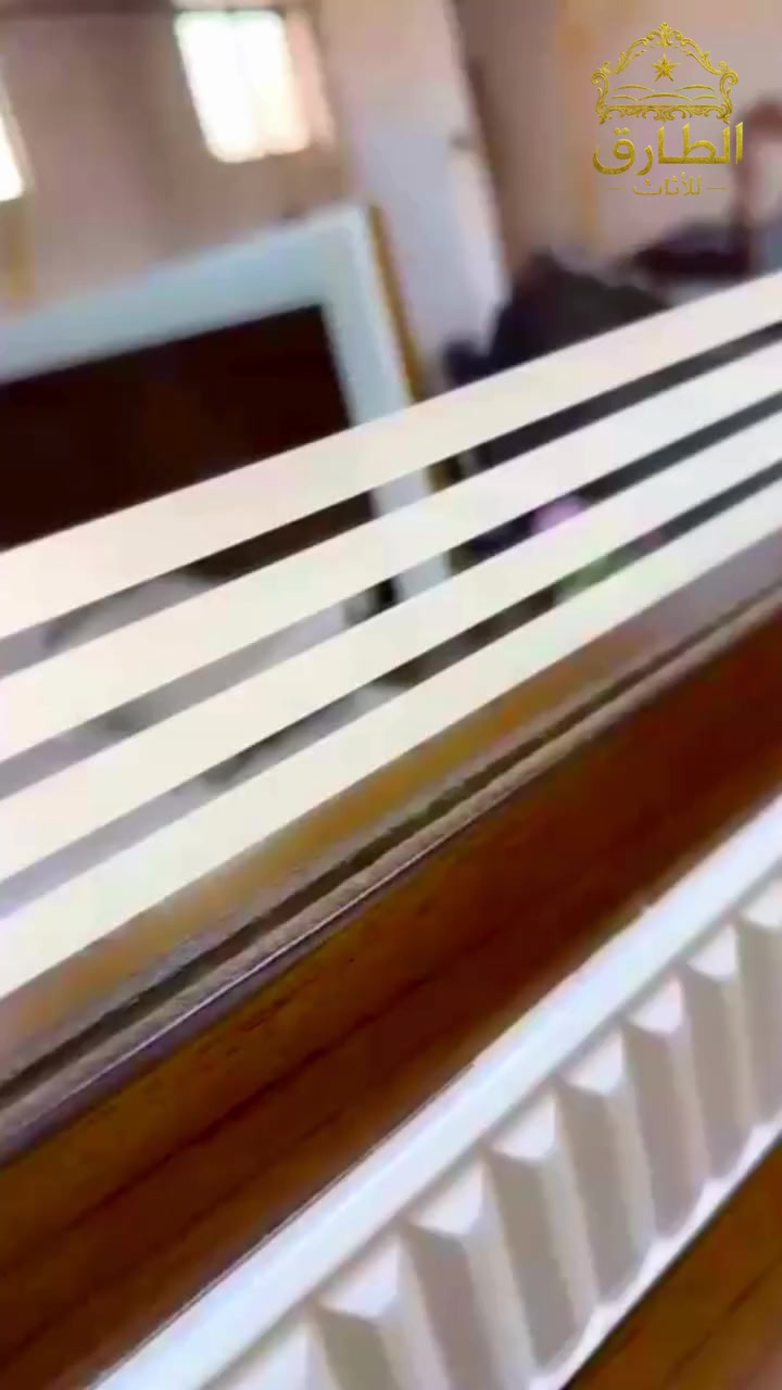 الشغل النظيف والنجارة الأصلية تتكلم! معرض الطارق للأثاث يقدم لكم غرف نوم بمواصفات "درجة أولى" وتصنيع متين 100%.

المواصفات الفنية للعمل:

خامات أصلية: الداخل صاج 4 ملم، والوجه 8 ملم صاج MDF لأقصى درجات التحمل.

هيكل صلب: القاعدة والقبع بلوك مكبوس صاج، مع ظهر "دفن" لضمان الثبات.

لمسات فاخرة: أرجل من خشب الزان الدرجة الأولى، ومجرات بسكك انسيابية (داخل المجر بلوك بورد لف قبلمه).

قياسات ملكية:

الكنتور: عرض 330 سم / ارتفاع 245 سم.

الزاوية: عرض 120 سم / ارتفاع 245 سم.

الجرباية: 180×200 سم (مع الملحقات تصل إلى 280 سم).

نضمن لكم المتانة، التصميم الحديث، وأفضل أنواع المواد الأولية في سوق الصالحية. 💪🔨

📍 العنوان: بغداد - الصالحية - سوق الخشب
✅ للحجز أو الاستفسار عبر رقم الواتساب: ***********
🚚 خدمة التوصيل والشد متوفرة لكافة المحافظات.

#معرض_الطارق #نجارة_عراقية #صاج_طبيعي #أثاث_فاخر #غرف_نوم #كنتور #بغداد #الصالحية #تجهيز_عرسان #ديكورات_داخلية
