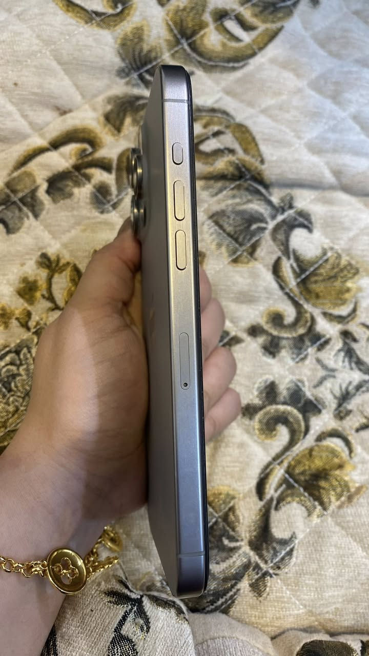 ايفون 15pro max  ذاكره ٢٥٦ نموذج m شرق اوسط التليفون جديد لوك شخط مابي مجرد مبدل شاشه اصليه مال تليفون تفصيخ بطاريته ٨٨ 
تواصل ***********
