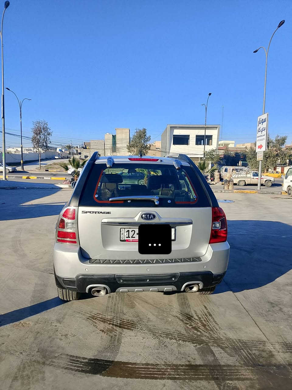 كيا سبورتج 2009 
ماشيا 106000km
سياره بوضع الشركه 
   كير+ محرك شرط.
محرك 20
بيها قطعتين صبغ 
موصفات:
تدفه +تبريد ثلج
كشنات تدفه.
طخم تايرات جديد.
رقم موصل اجنبي. (بسمي)
الغرمات: مصفره 
سياره مال جناي.
الرقم: ***********
السعر 118$
