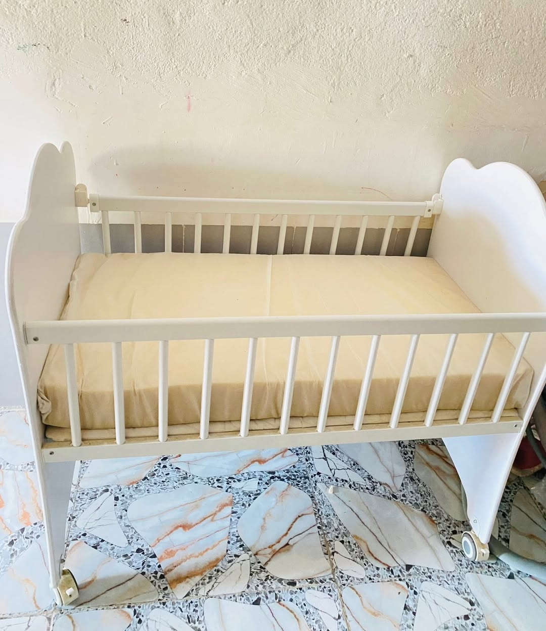 سرير طفل عمر جديث ولادة الى سنه جديد استخدام قليل سعر البيع 60 للتواصل 

‭0771 765 3380‬
