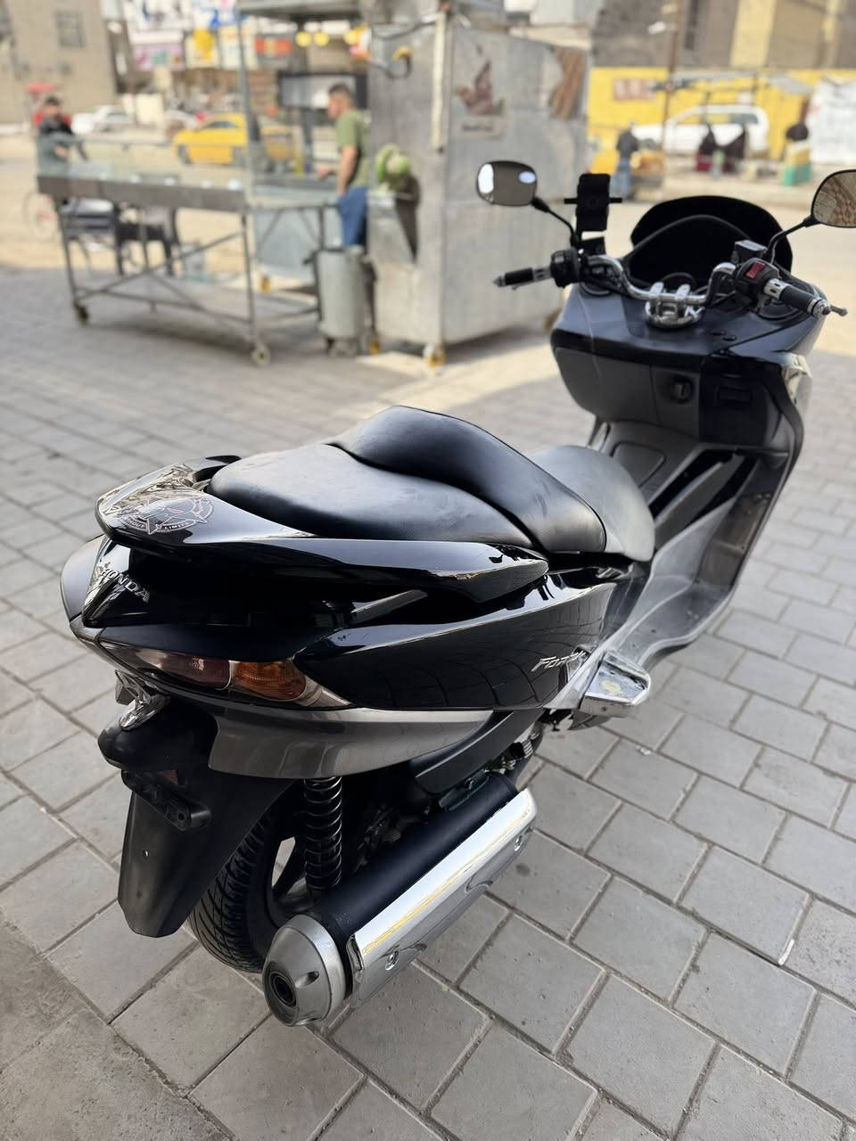 السلام عليكم فورزه 010 MF كرستال
ألون / اسود ملكي والداخل رصاصي 

S7

خمس تحويلات
  
D/S/A/M/S7

منضومه زنون اصليه 

تايرات تخم جديد 

منضومه سماعات jbl اصليه 

المحرك برغي ممفتوح وكهربائيات كله شغال ومملعوب بيهن 

ستاند حساس 

كلوب جنطه 

دواسات نيكل ناري 

عليه ادامه كلجات وقايش 

بانزين محسن ودهن eurol الأصلي 

محرك ابيضّ 

حامله مبايل 

كتلوك وعده مال شركه 

ماشيه 36 ألف حقيقي 

الدراجه بيدي منزلها من الرمبه ومصروف عليها 
تأخذها فلس مذب عليها 

السعر 15 ورقه وبيها مجال للطيبين 

العنوان / بغداد / الأمين الثانيه 

الرقم / ***********
