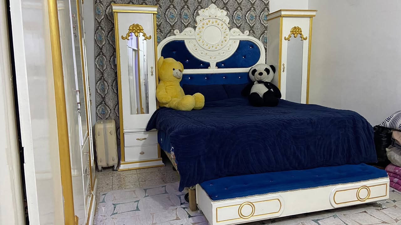 بيع مستعجل 
غرفة نوم تسگام ضخمة وخشب ثقيل 
مع كامل ملحقاتها 
ملاحظة / بيبان الكنتور الوسط سلايد 
وميز المراية وجوانب الجرباية الدواليب مشمولين بالغرفة هم 
مع طبلات العدد 4 ع كتر


**إذا كنت صاحب هذا الإعلان وتريد حذفه لأي سبب، رجاءا أرسل رسالة إلى الدعم الفني**