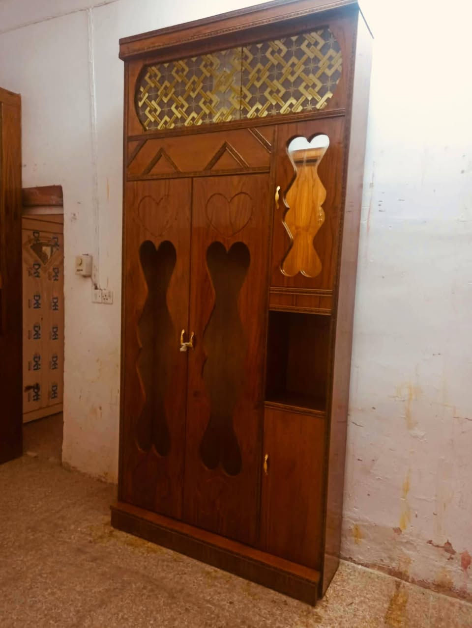 غرفه صاج 6 محلق.. استخدم شي قليل.. صاج داخل وخارج... حطاطه..اخت جديده.. غرفه ضخمه...شراي يتصل ***********
..يوجد /نقل/وشد.........
