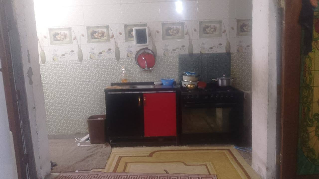 بيت للبيع مساحه 100م مربع مع قطعه  تجاوز سعر19بي مجال قليل خدمات كامله مجاري وتبليط  زعفرانيه شارع المعهد قريب على المنصة رقم ***********وانساب فقط أحمد للعقار
