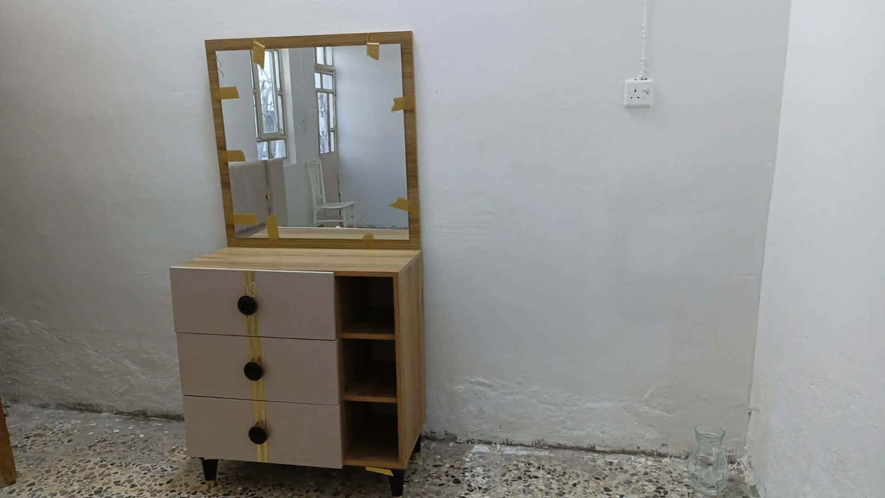 غرفه نوم تركي صار يومين من شاديهه مثل ما واضح بالصوره الولد يريد يتزوج ويريد يجيب اكبر منه سعره ٤٠٠ مع المجال القليل المكان النجف حي الرحمه النجف, العراق


**إذا كنت صاحب هذا الإعلان وتريد حذفه لأي سبب، رجاءا أرسل رسالة إلى الدعم الفني**