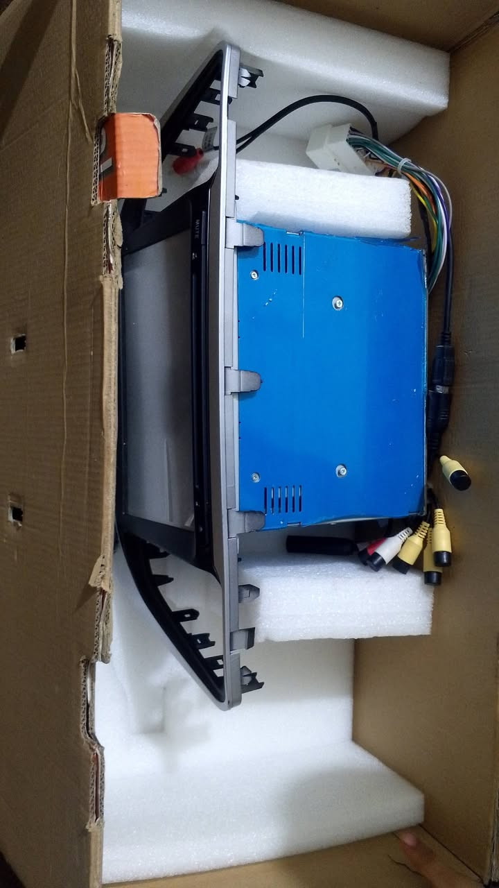 السلام عليكم عندي شاشه للبيع جديده مامستخدمه والاثانيه يشهد الله بس ماعرف الياسياره ترهم عنواني سوق ‏‪***********‬‏الشيوخ السنا عليه
