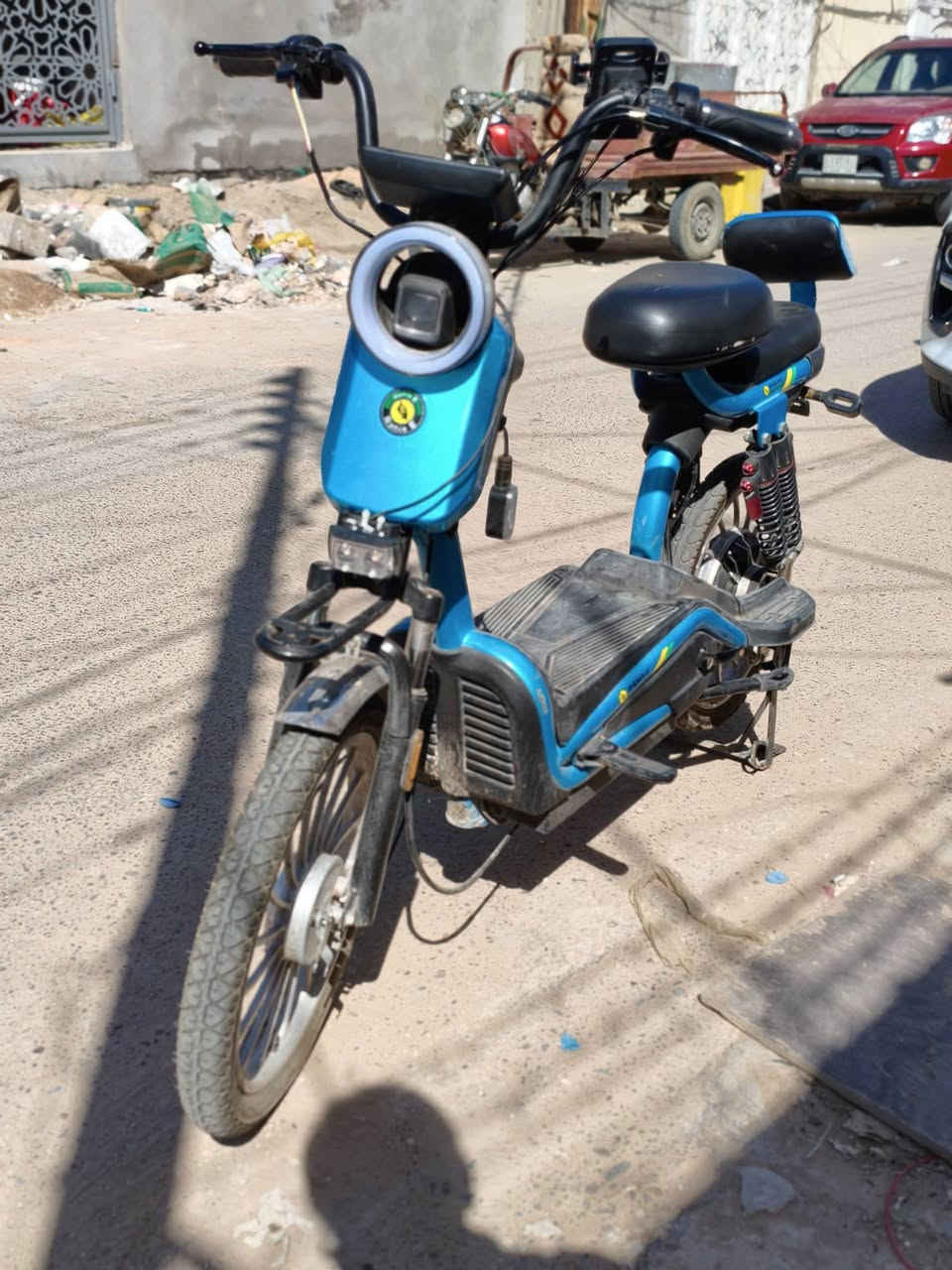 السلام عليكم دراجه شحن للبيع حجم20 بيه عطل بس السكليتر وسعر الدراجه ب240 للتواصل مع الرقم ***********
