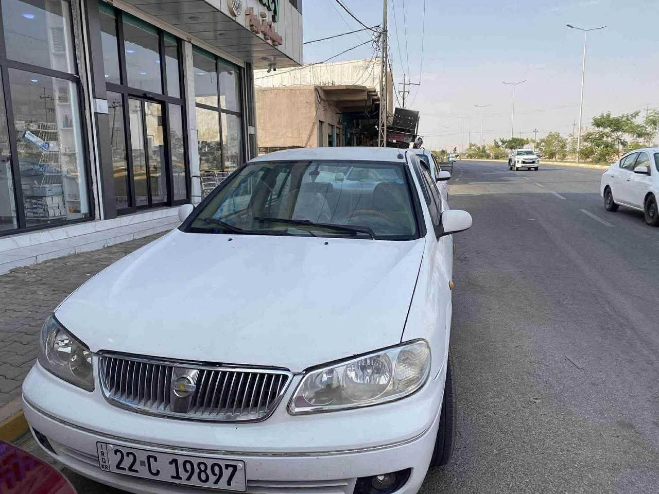 نيسان صني موديل 2009 أربيل أبيض ثلجي
السيارة بيها 3 قطع صبغ .

جهة السائق بیها دواخل بس بدون قص ولا لحيم، وشبر صغير خلفي (السونار موجود بالمنشور).

المواصفات:

 محرك أبيض 16 مرغوب

 سيارة كيرعادي

 قفل مركزي

 جام كهربائي

 مرايات كهربائية

 لايتات أصفر وأبيض أصلي

 حساس خلفي

 تبريد شغال بس يحتاج غاز

السيارة نظيفة وما بيها أي مصرف، كهربائيات ومحرك و كير بشرط.

سنوية لحد ٢٠٣٠وسيارة بسمي تحويل وكالة تدلل 

السعر: 78 (وبيها مجال)

المكان: كركوك 

رقم واتساب و الهاتف: ***********

تاج راسي، كل التفاصيل مذكورة بالمنشور، رجاً عدم الاتصال للأسئلة المكررة. والله يبارك للمشتري.
