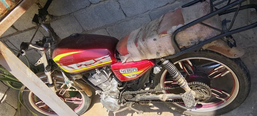سلام عليكم دراجه سيفان 21 نضيف بسعر 300بيها مجال تاير جديد وتانكي جديد وسيبايه جديده نقص بس كهربائيات شرايد بيك خير وتدلل رقمي ***********
