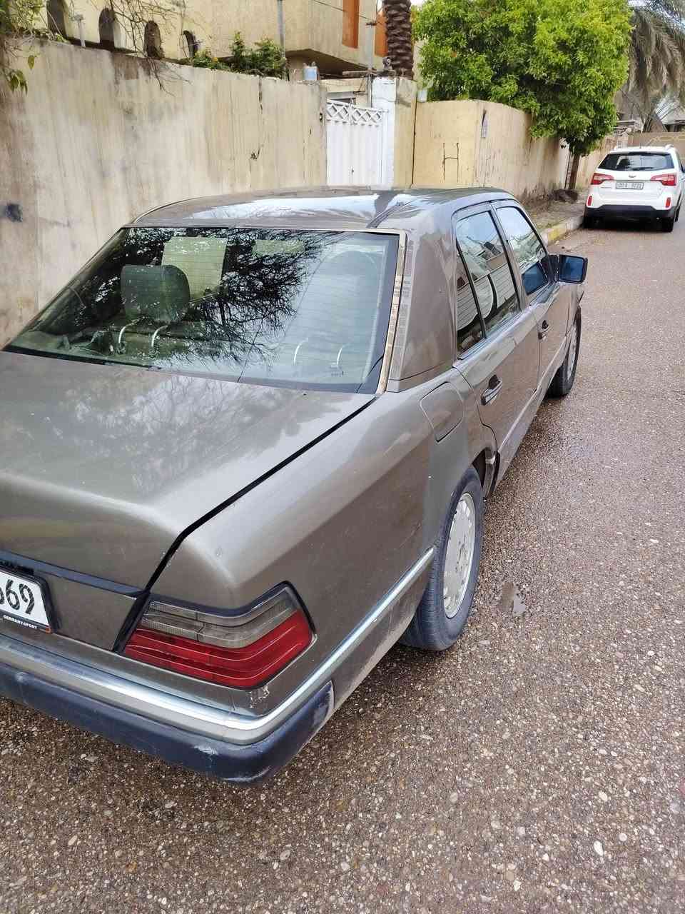 مرسيدس دب بلادي عنكبوت بيها ظربه جه السايق م 1990بسمي رقم جديد تخم تاير اصلي صدر خلفي امامي باتري عربانه خلفيه فلنجات دسكات كله جديد يرادلها ترتيب بيع او مراوس مكاني بعقوبه السعر 50وبيها مجال رقم صاحبها واتساب*********** مكلف بلنشر
