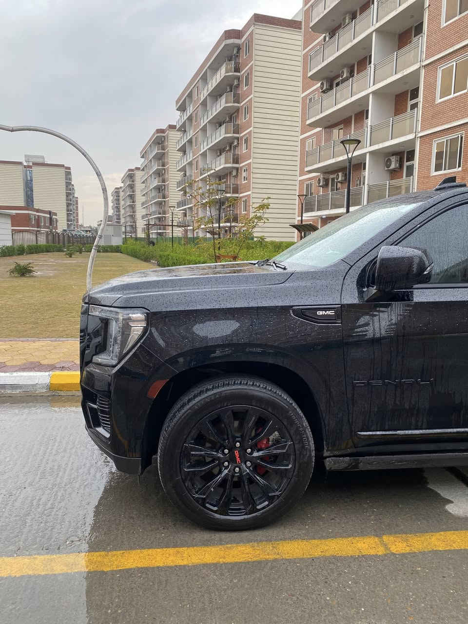 ﷽
للبيع   🌹 
‏GMC يوكن دينالي 2022 
قطعه جديدة من عشاق Gmc 
سيارة مغلفة ppf
دنلي فخامة بكل معنى الكلمة
اللون: اسود BLACK
مكينة 8 سلندر
عداد المسافات: 95 الف كيلو متر
المواصفات: خليجي وكالة المنصور 
رقم بغداد  بأسمي شخصياً 
فول مواصفات ١/١
مكفوله كفالة عامة من جميع النواحي 
بانوراما
جكات
كراسي جلد اصلي(عسلي)
كراسي اثنين كهرباء
كراسي هزاز(عند اقتراب السيارة من اي شي)
كراسي خزن(ميموري)
كراسي(تدفئة+تبريد)
كراسي خلفية تدفئة
تبريد خلفي شاشة
شحن الهاتف لاسلكياً
عدادات شاشة ديجيتال
رادار
تحديد مسار
كروس سرعة
داتا شو DATA SHOW
نظام AUTO START
هاندبريك دكمة AUTO HOLD
نظام DETECT OFF
نظام مانع انحدار
٦كامرات ٣٦٠ درجة
خمس بصمات
فول تحكم استيرن(جهتين امامي+جهتين خلفي)
استيرن كهرباء
استيرن تدفئة
دوسة كهربائية
صندوك كهرباء (شفط)
دبل حساس (امامي+خلفي)
مانع تزحلق
فور ويل
شاشة امامية كبيرة اصلية تدعم ابل كار بلي واندرويد اوتو
شاشات خلفية اصلية
تشغيل عن بعد
اشارة بالمري
مري كهرباء(شفط)
#نقطة_عمياء
لايت عدسة زنون(عالي+ناصي)
لد أمامي خلفي 
وباقي مواصفات الدنلي معروفه
مكفوله كفاله عامة من جميع النواحي    
للأستفسار اكثر صور اكثر خاص                         
للأ ستفسار الاتصال ع الرقم التالي 📲
 *********** واتساب          
 *********** اتصال
