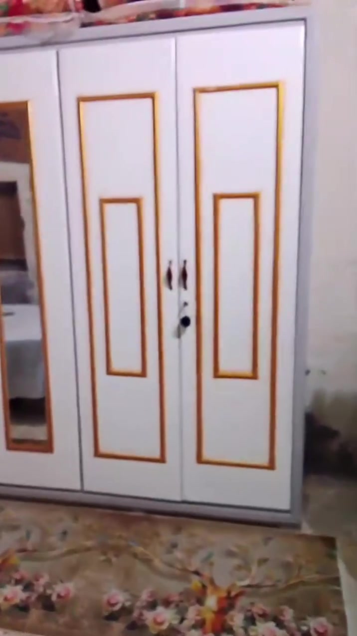 غرفه للبيع ب ٨٠٠ وبيهه مجال توصيل موجود مكاني الفضليه علما السعر يشمل الشد والفتح *********** تحتوي على برانكيت اناره بل جربايه لونين

