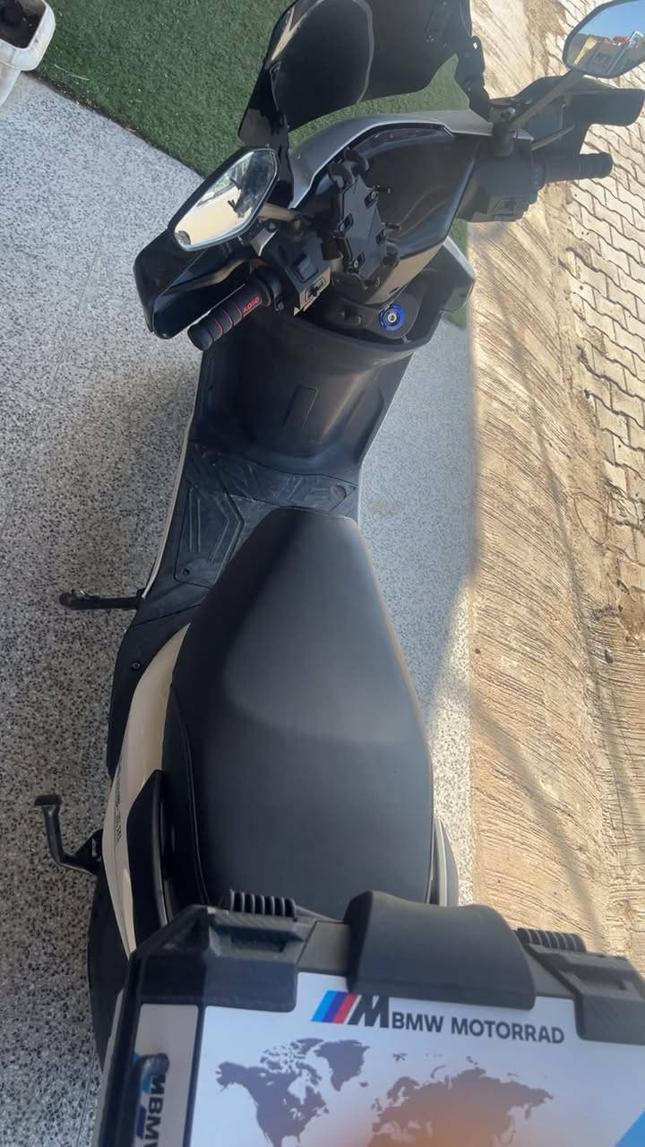 للبيع
🚲 دراجة شحن كهربائية “فضائي” للبيع

* 🔋 بطارية 6 وحدات، كلها جديدات مبدلات قبل شهر

* 🛞 تخم تايرات جديد

* 🛑 بريك دسك أمامي وخلفي (عنبار)

* 💡 لايت أمامي قوي (عالي وواطي)

* ⚙️ دبلات جديدة

*      حالة الكفرات 85%

* 🎒 وياها جنطة GS + إكسسوارات كاملة

* 🔌 شاحنة أصلية رقمية

* ⚡ السرعة:

    * بالشاشة توصل 56

    * وبالتطبيق (ويز) توصل 60

* ⚙️ بيها 3 سرعات

* 📱 منفذ USB لشحن الموبايل (15 واط)

السعر 700 الف وبيها مجال بسيط 

⸻

اتصال فقط ***********

📍 الدراجة نظيفة وما تحتاج شي، جاهزة للاستخدام
