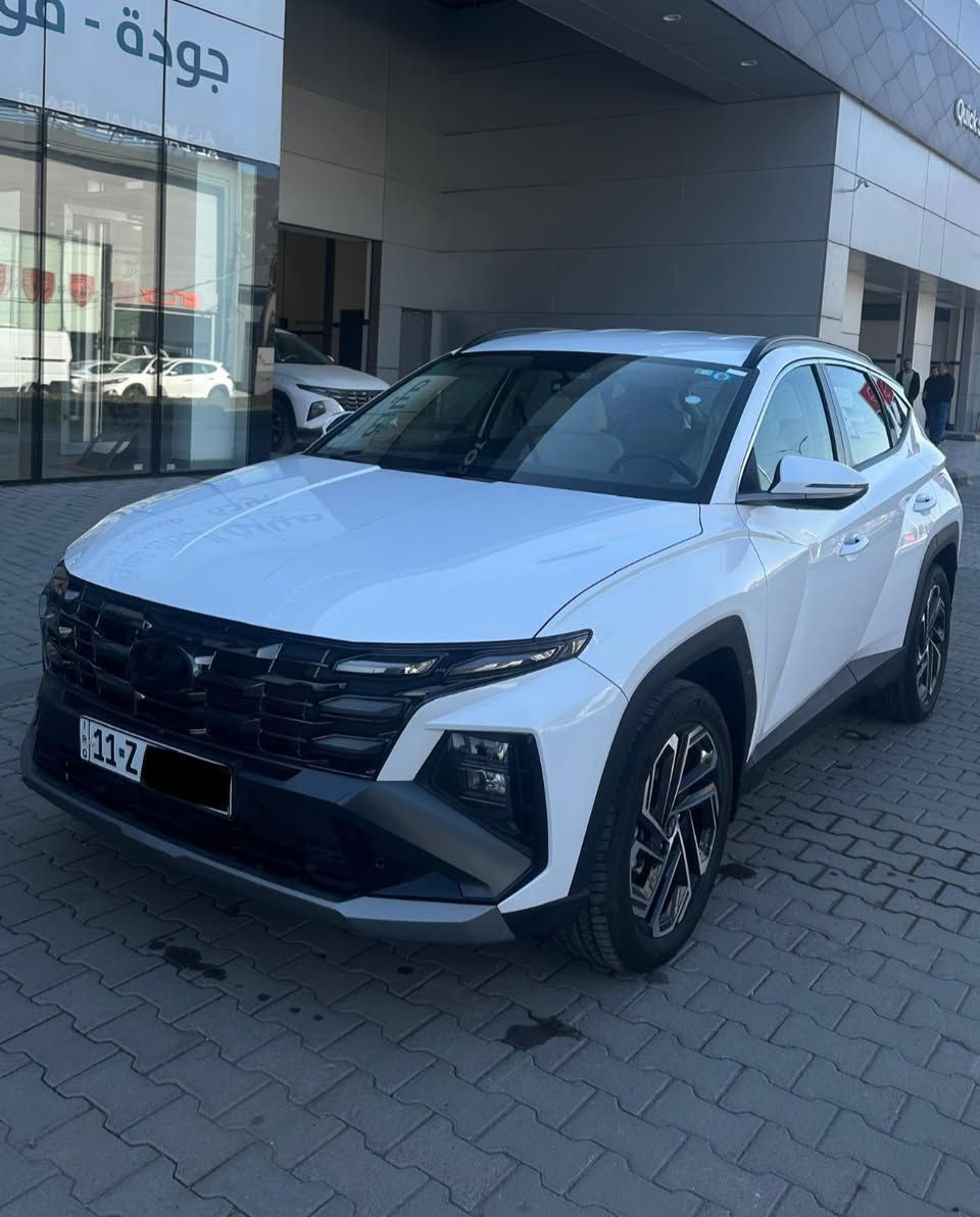 للبيع هونداي توكسان خليجي موديل( 2025 )السياره بعدها زيرو ماشيه قريب ال( 2700 )كيلو والسياره مكفوله من كلشي وبيها ضمان شركة الاولى شركة هونداي مرقمه بغداد بأسمي
مواصفاتها فول عدا البنروما  مكينتها( 2000 )دوش 
بصمه دخول
بصمه تشغيل 
تبريد قطعتين 
تبريد بالكشنات
شاشه متصله الجبيره 
ابل كار بلي
هاندبريك بصمه
4 انضمه قياده 
مقعد السايق كهرباء 
وساده كهربائيه بالكشن
مري كهربائيه تفاعليه
صندوك كهربائي
والسعر اتصل وتدلل

// للاتصال // *********** //
