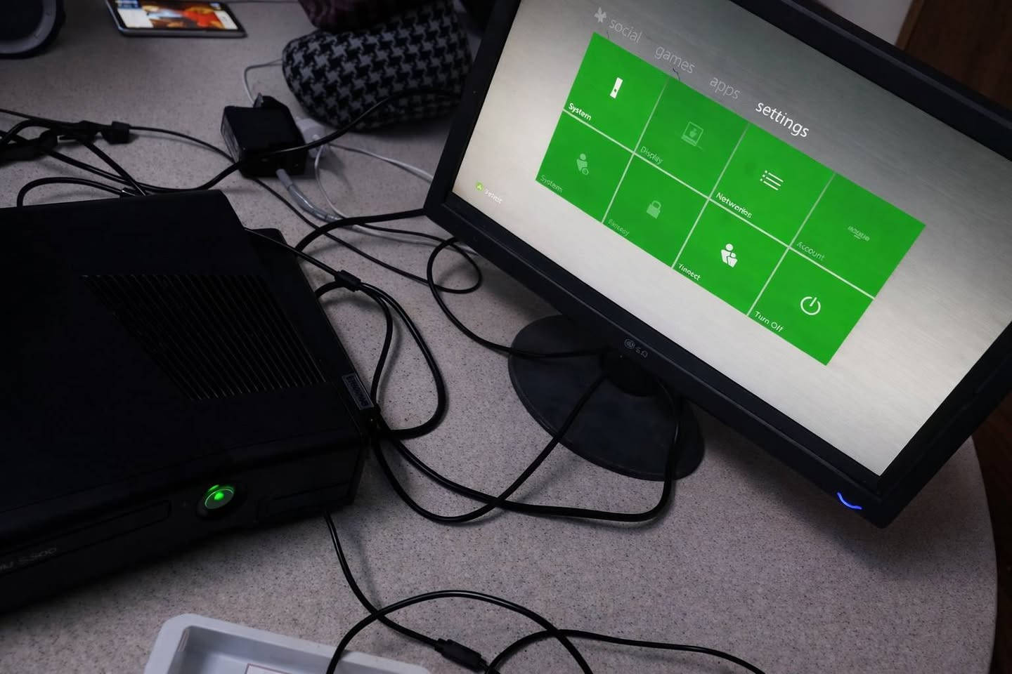 سلام عليكم 

اكس بوكس 360 سوبر سلم 

جهاز نظيف شغال 

الدرايف مالتة شغال يشغل اقراص اصلية 

الجهاز يجي بدون ملحقات وبدون هارد

سعر جهاز 35 الف وقابل للتفاوض

يوجد توصيل لجميع محافظات العراق

للتواصل على خاص

او على واتس اب
***********
