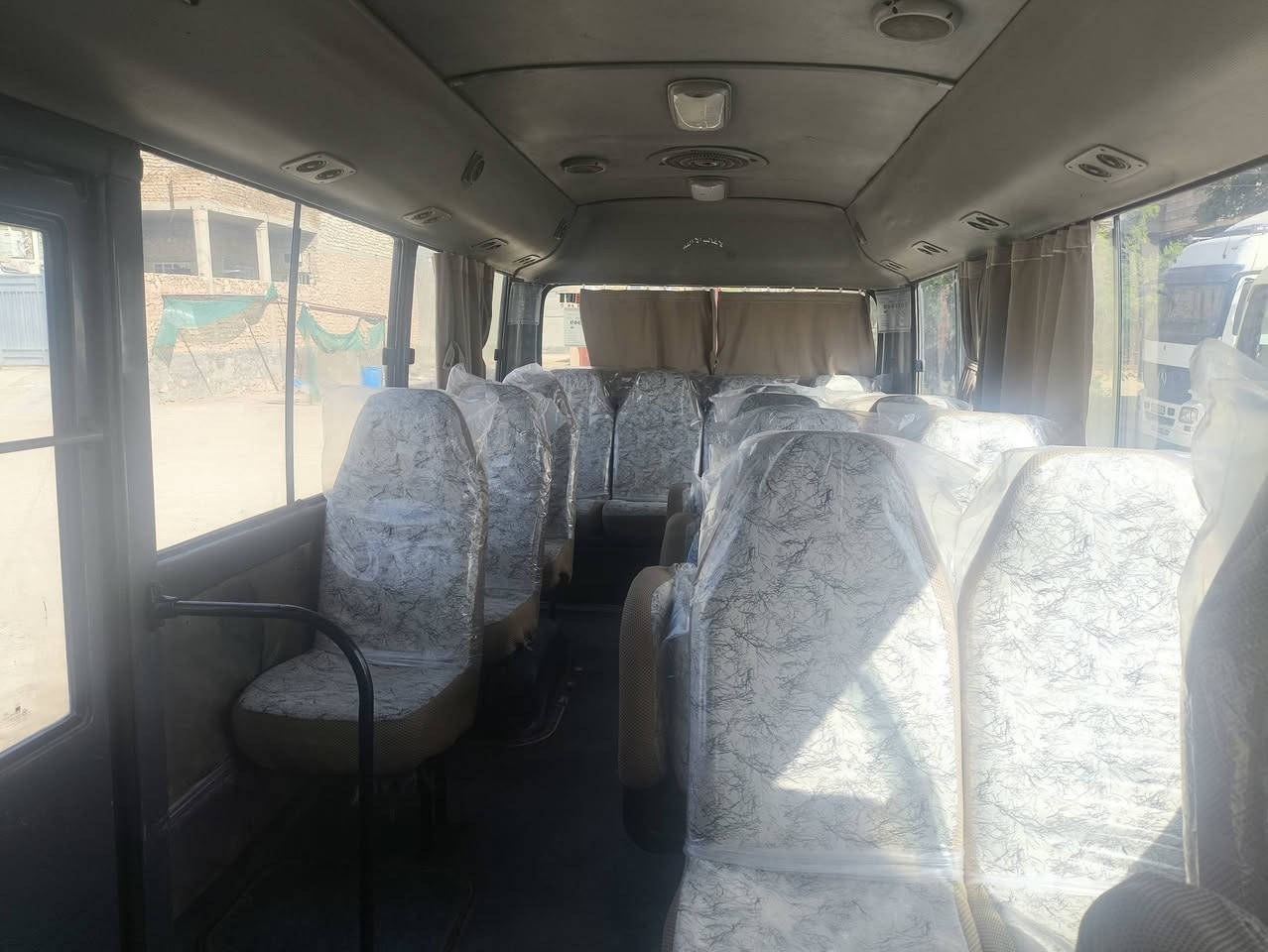 السلام عليكم كوستر هونداي ٢٠٠٣ البيع كير مكينه اكسن تخم تأير ولكدام جوبلس  تبريد ويه السويج  كهربائيات زوج باتريات جدد كله بشرط داخل دوشمه وبردات جدد ول كشر كدامك  مكان السياره رمادي السعر ٩٥ وبيه مجال حك الجيه الاستفسار عل رقم اني مكلف بنشر ***********
