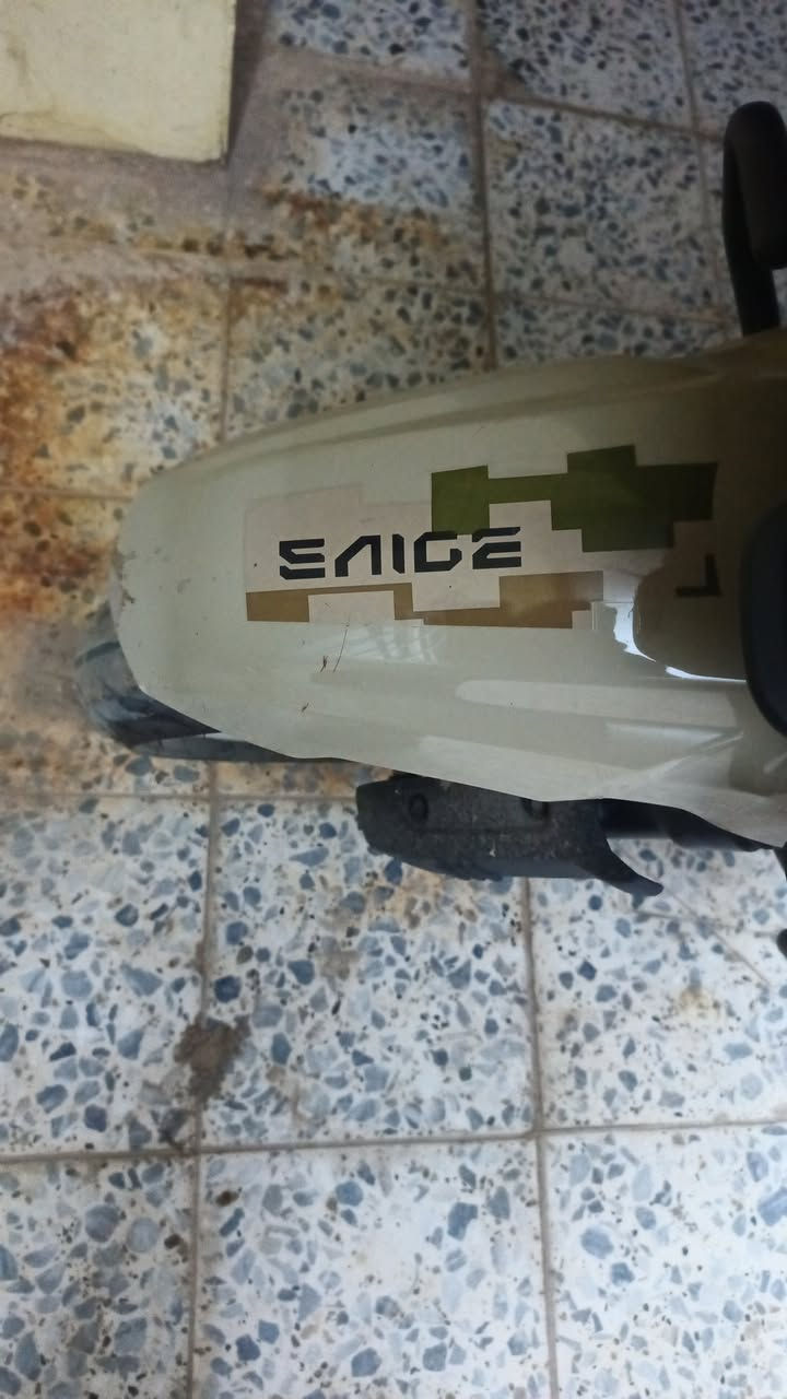 سلام عليكم دراجه شحن نوع اباطشي ست بطاريات دراجه كلش نضيفه استخدام شي قليل كله ع وضع شركه سرعتها 90 ب شحنه الوحده تمشيك 65 كيلو حقيقي مكان دراجه بهرز سعرها مليون و350 بيها مجال ما متواجد ع فيس الاتصال ع الرقم ***********
