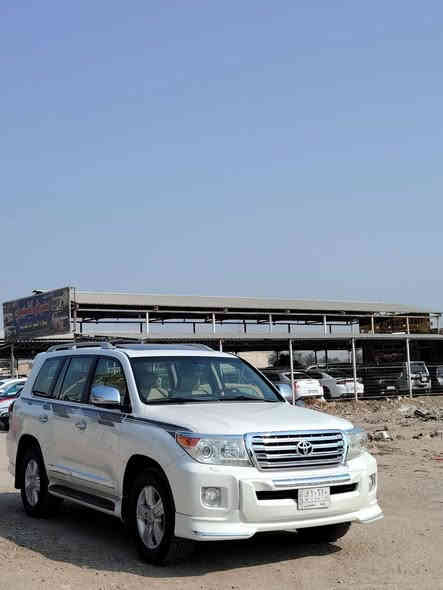 لاندكروز موديل  2014 رقم بغداد مكفولة وجديده السعر؟.  4  وخمسة ورقه وبيه مجال موبيل ***********
