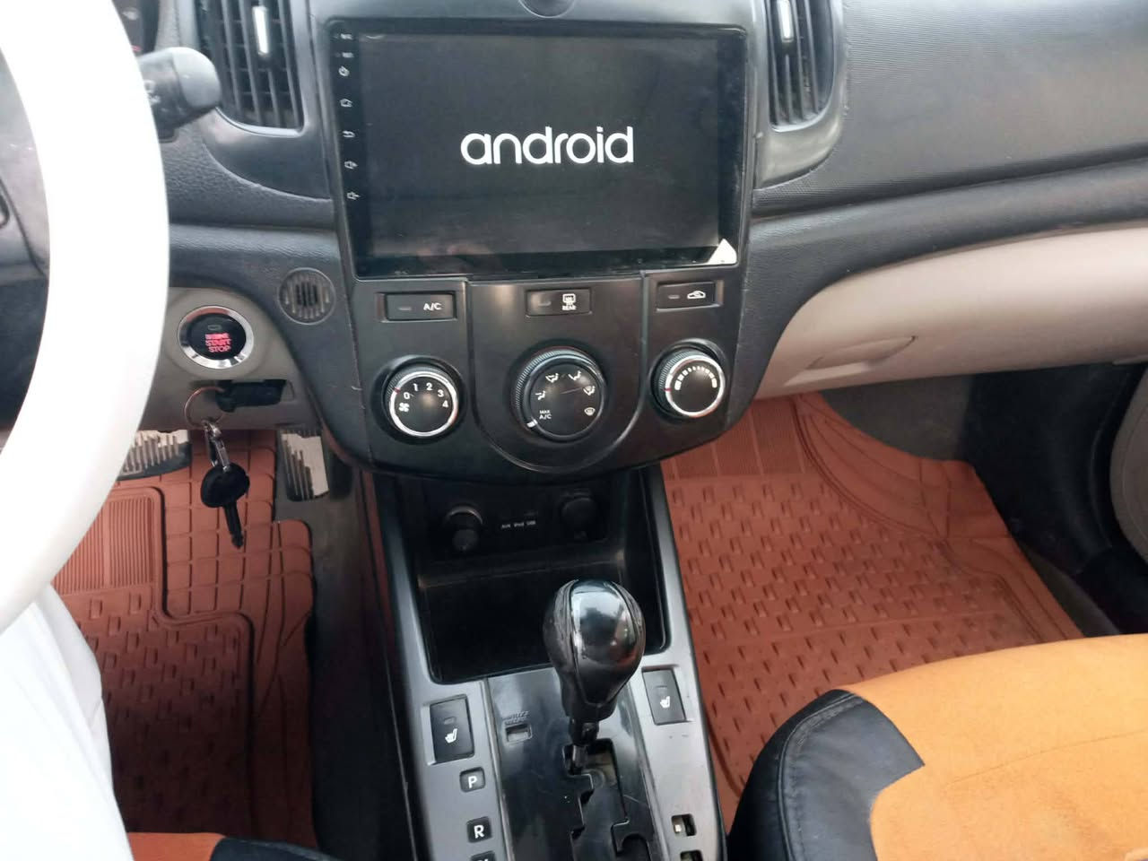 السلام عليكم كيا فورتي موديل 2010 كير ومكينه مال سيراتو السعر 75وبيهه مجال لاستفسار ***********
