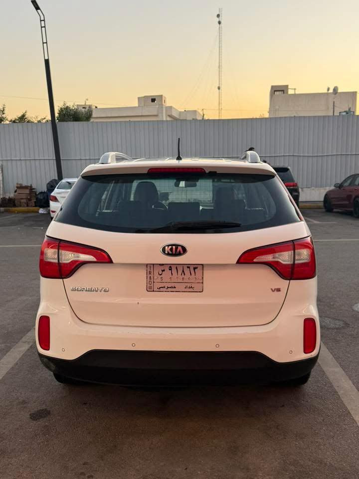 سورنتو 2014 خليجي كويتية
محرك 6 سلندر 
فول عدا البانوراما
 داخل 
قرميدي 7 راكب ماشية ١٠٦ الف كيلو
بيهه حادث جاملغ وبنيد
وصبغ بابين
للاستفسار واتساب
***********
السعر 159 ورقة قفل قفل
