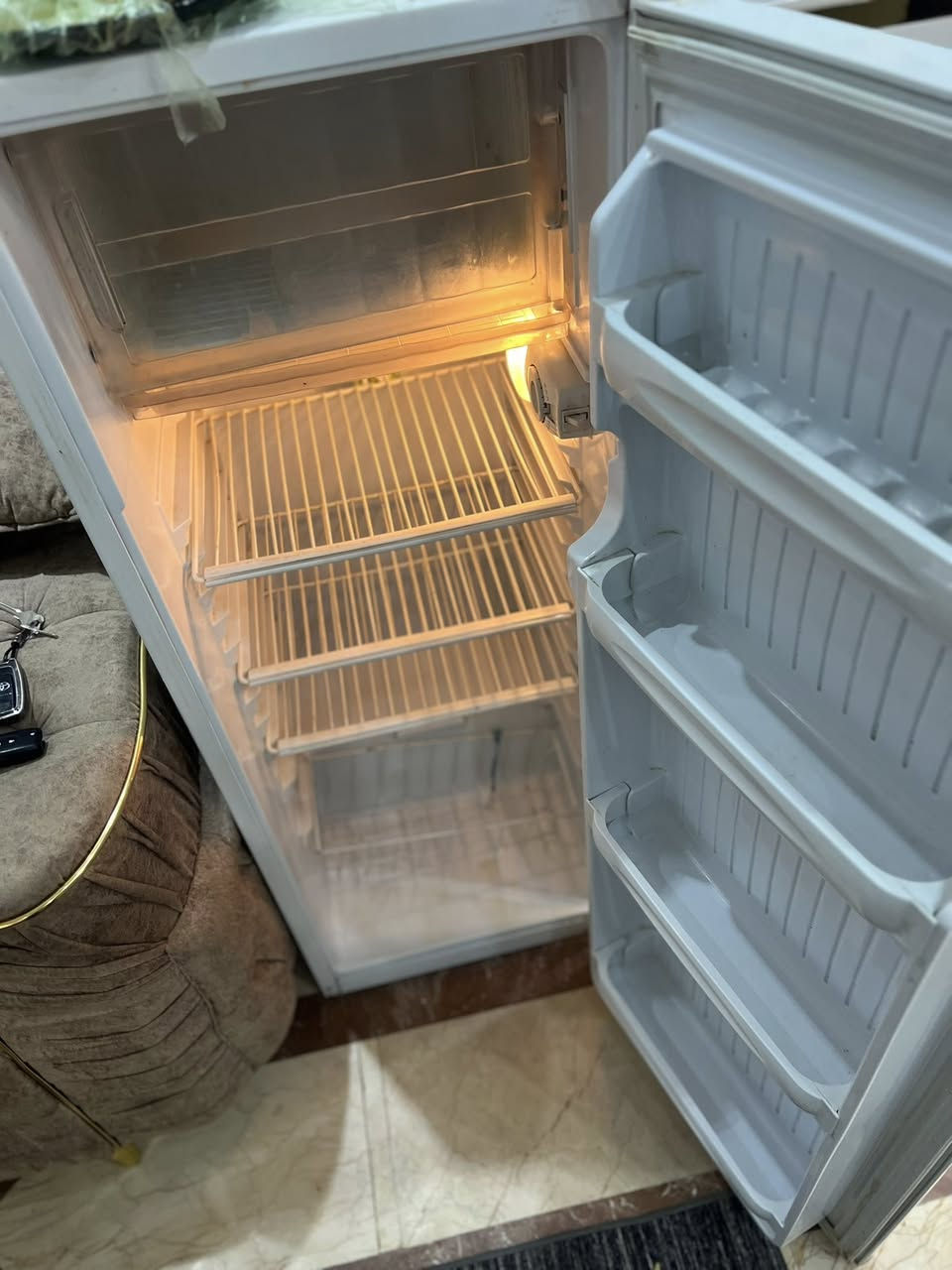 ثلاجة للبيع ب150وبيها مجال ‼️‼️


**إذا كنت صاحب هذا الإعلان وتريد حذفه لأي سبب، رجاءا أرسل رسالة إلى الدعم الفني**