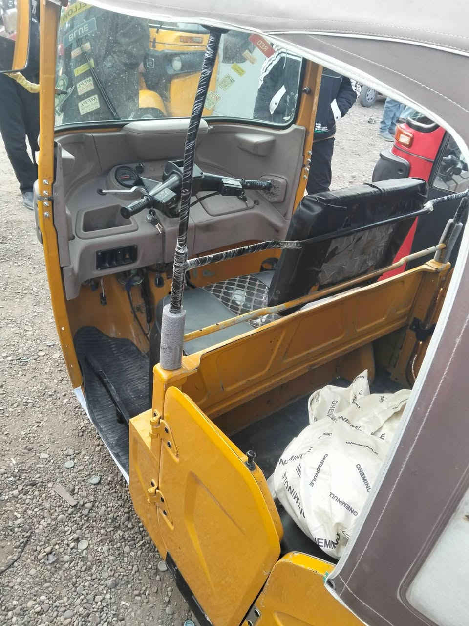 السلام عليكم اعادة النشر بسبب الوعود الكاذبه تكتك 2021نضيفه قمجيات جدد لاستيكات جدد كهربائياتهه شغاله تخم تاير جديد رقمي ‏‪***********‬‏ السعر 6وبيهه مجال مكاني سبع البور ما متواجد على الفيس اتصال فقط
