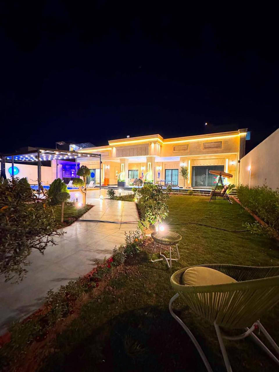 متوفر حجوزات طيلت ايام 
السبوع حجز وانته مطمئن 
المزرع موثقه بتطبيق اجرلي 
الحجز واتساب***********
الموقع حي الجهاد المكاسب
