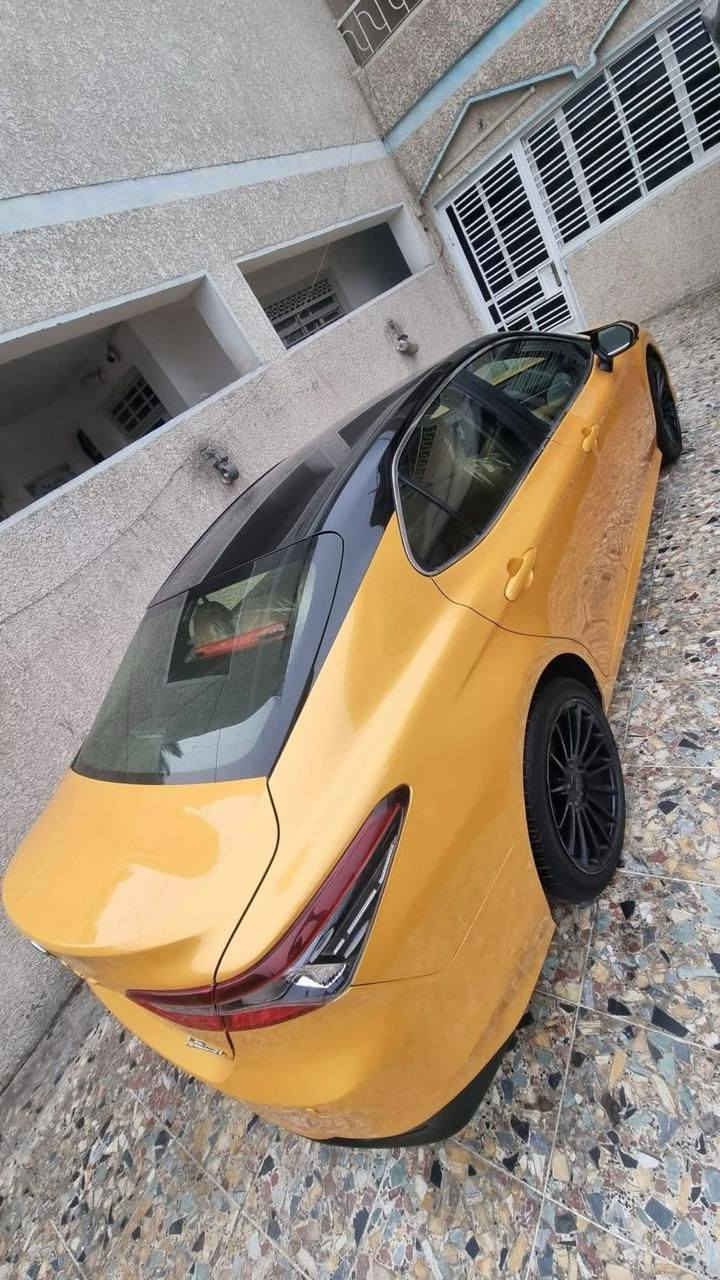 تيوتا كامري 2023 hybrid للبيع
السيارة موديل 2023 اصل بشرط 
الموصفات 
بصمة 
تبريد قطعتين 
نضام Eco .Smart . Sport 
لايت زنون لايت لد نهاري 
ويل كب رياضي 
مكينة 2500 ضمااان 
شاشة كبيرة 
تحكمات ستيرن حساسات 
صندوق بصمة 
داخل لونين اسود وبيجي 
مانع انزلاق 
سايد بريك بصمة 
السيارة اصل بيجي واني صبغته ذهبي واسود 
حادثها الجاملغ الخلفي فقط 
السيارة كاملة 100% بدون اي نقص 
رقمها بغداد انكليزي بدون اي غرامات 
مكاني الفلوجة 
السعر  170  بيها مجال بسيط 
الاتصال *********** 
الاتصال ***********
