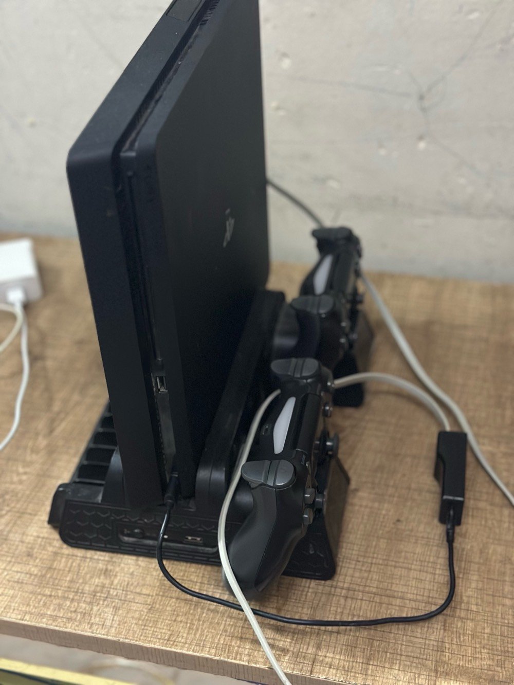 �🔥 للبيع بلاي ستيشن 4 مهكر 🔥🎮

✅ سعة 1 تيرابايت
✅ مهكر وجاهز للتشغيل
✅ مع 2 جوستك تجاري
✅ بحالة جيدة ويعمل بكفاءة
✅ يحتوي على مجموعة كبيرة من الألعاب

💰 السعر: 350 الف دينار عراقي
📍 الموقع: بغداد

📞 رقم الهاتف: ***********

للمهتمين والاستفسار الاتصال أو المراسلة على الرقم أعلاه.

#بلايستيشن4 #PS4 #بغداد #بلايستيشن_مهكر #ألعاب #بيع_وشراء #Gaming 🎮�