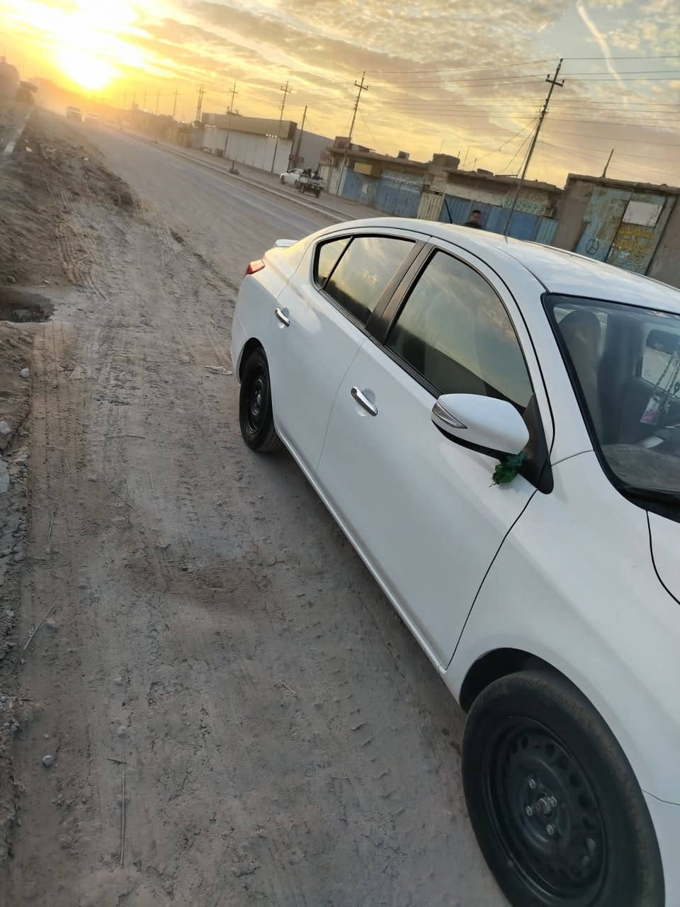 السلام عليكم 
نسيان سني 2024 السيارة جديدة كفالة من الضربة والصبغ والتبديل بس بيها طخة بالباب خفيفة السيارة جاهزة من كل شي رقم اربيل حرة السعر 115 وبيها مجال للشراي الاستفسار *********** العنوان البصرة زبير سوق سوادي
