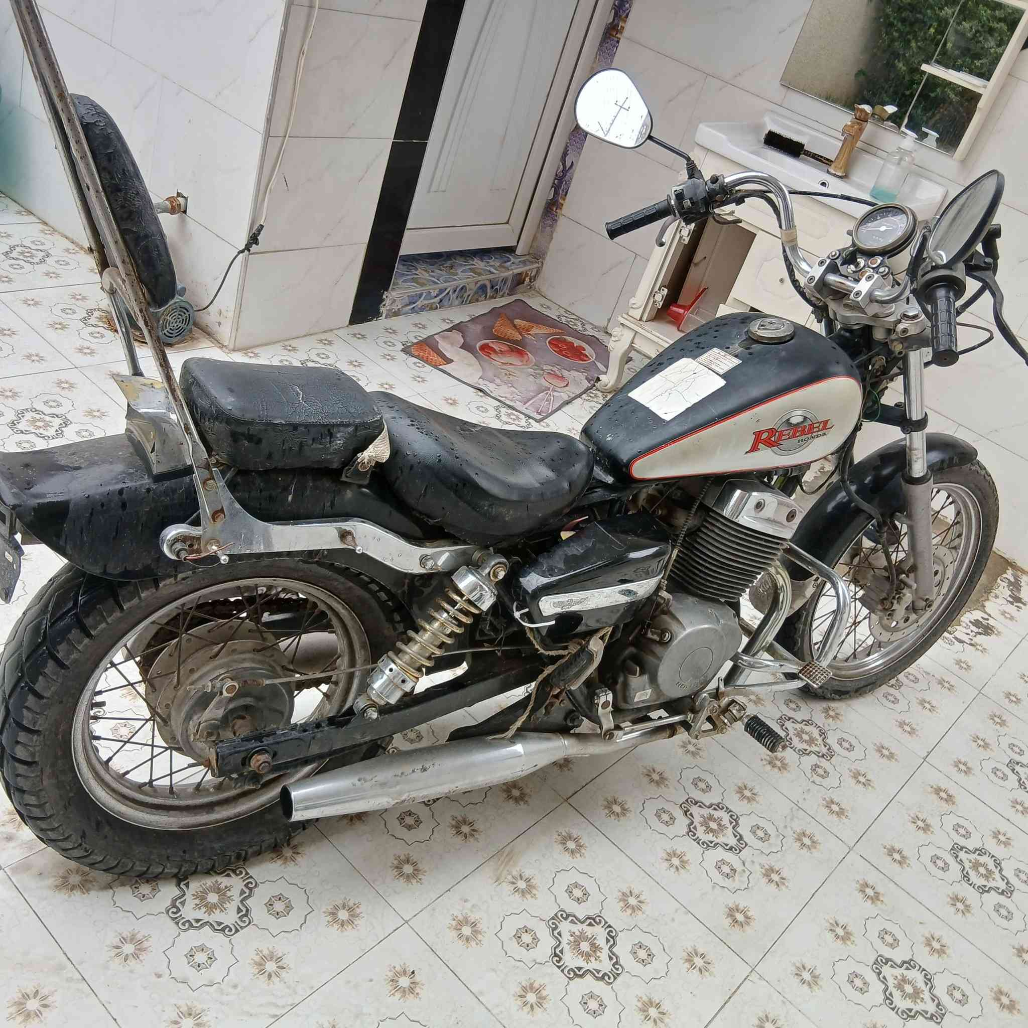 السلام عليكم للبيع دراجه هوندا ريبل اي نقص ما بيه السعر ب ٤٥٠ وبيه مجال رقم *********** ادمن وافق
