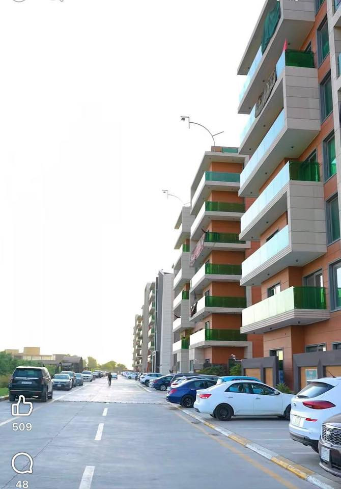 شقة للايجار في مجمع جوهرة المحيط السكني في الكاظمية 
مساحة ١٧٠ متر مربع مطلة على جهة البستان طابق الخامس 
تحتوي على غرفتين نوم و٣ حمامات ومطبخ وصالتين
فول خدمات 
كهرباء ٢٤ ساعة  مع توفر مكان لوضع النفايات في كل طابق 
تبريد مركزي 
الشبابيك دبل جام  والبناء كوالتي عالي 
المجمع يحتوي على سكيورتي وجم ومسبح وسوبرماركت ومخبز ولوندري 
الموقع ( الكاظمية /خلف مرور الكاظمية) 
للاستفسار ***********
