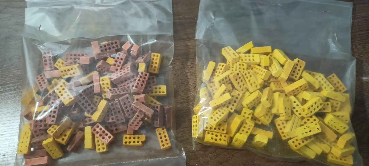 Mini bricks 🧱 
طابوق المجسمات اصفر واحمر  متوفر 
قياس 3.5 cm long 
High 1.5 cm 
Width 1.5 cm
السعر حسب الطلب الكمية والعدد
لهواية المصغرات والديكور وتصميم وفن العمارة يوجد توصيل لجميع أنحاء العراق البصرة, العراق


**إذا كنت صاحب هذا الإعلان وتريد حذفه لأي سبب، رجاءا أرسل رسالة إلى الدعم الفني**