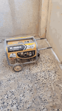 للبيع مولدة 10 امبير مستعملة شغالة سلف هندر السعر 190 الف ***********

