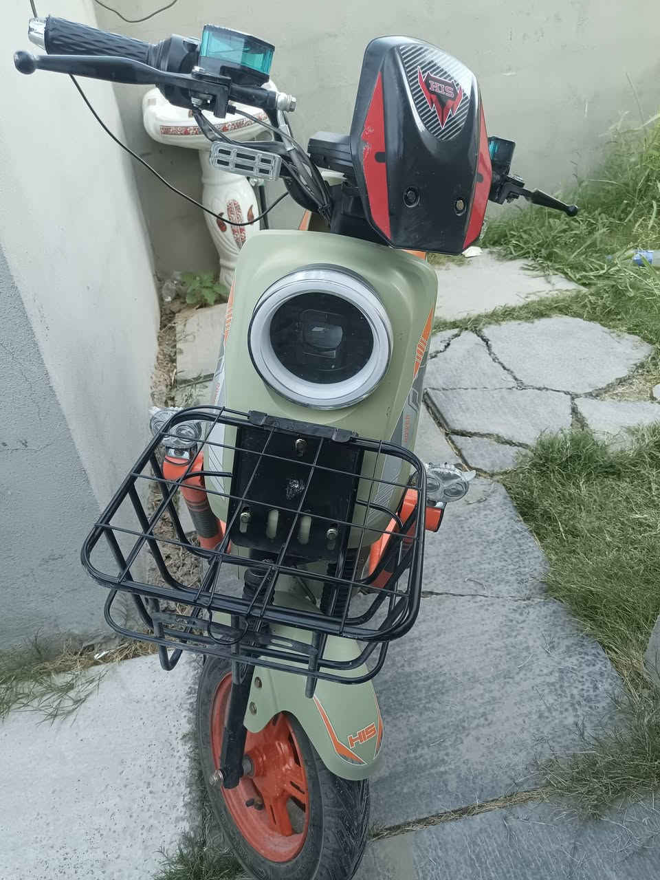دراجه شحن HIS
5بطاريات ملف 1500 سرعه 60 اربع سرعات تنطيك بالشحنه 42كيلو دراجه نظيفه خير من الله سعرها 400وبيها مجال حك الچيه
رقم التواصل ***********
بي واتس 
(الغرض من البيع محتاج فلوسها)
