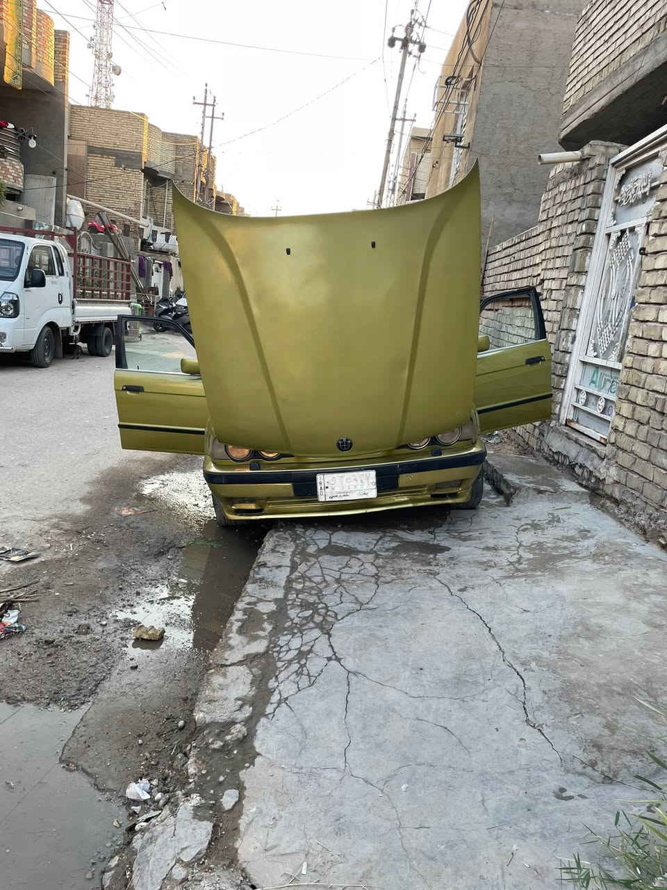 السلام عليكم 
520 موديل1990كير عادي محرك 25 مسكر فانوص تبريد شغال كهربائيات صدر امامي جديد المكان بغداد السياره بأسمي السعر 45   للاستفسار ***********
