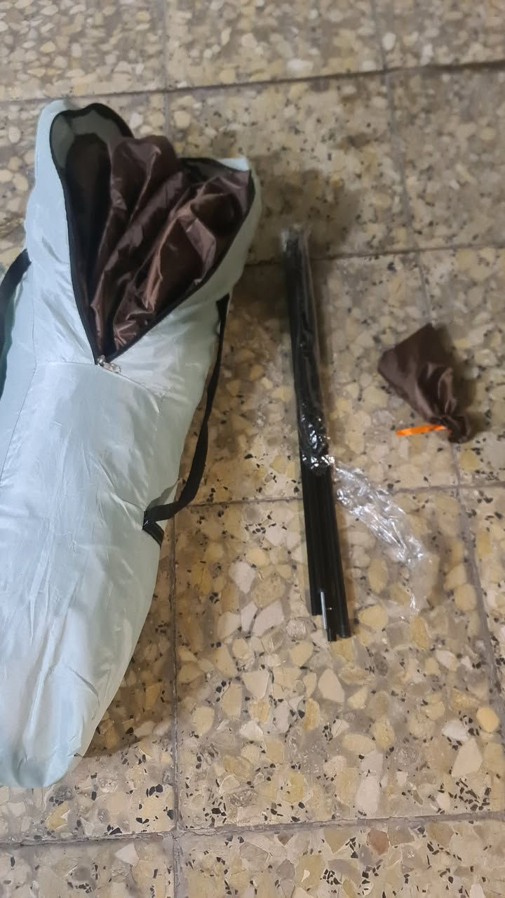 خيمة سداسية قطرها 240سم الارتفاع 160سم. تتسع 4 اشخاص منام.. جلوس 6 اشخاص. بابين وناموسية. واربع شباك لكل شباك ناموسية. مع الاوتاد والحبال والجنطة وزن الخيمة الإجمالي 4كيلو السعر 50 الف مع التوصيل كما موضح في الصور والفديو. خاص او على الرقم ***********
