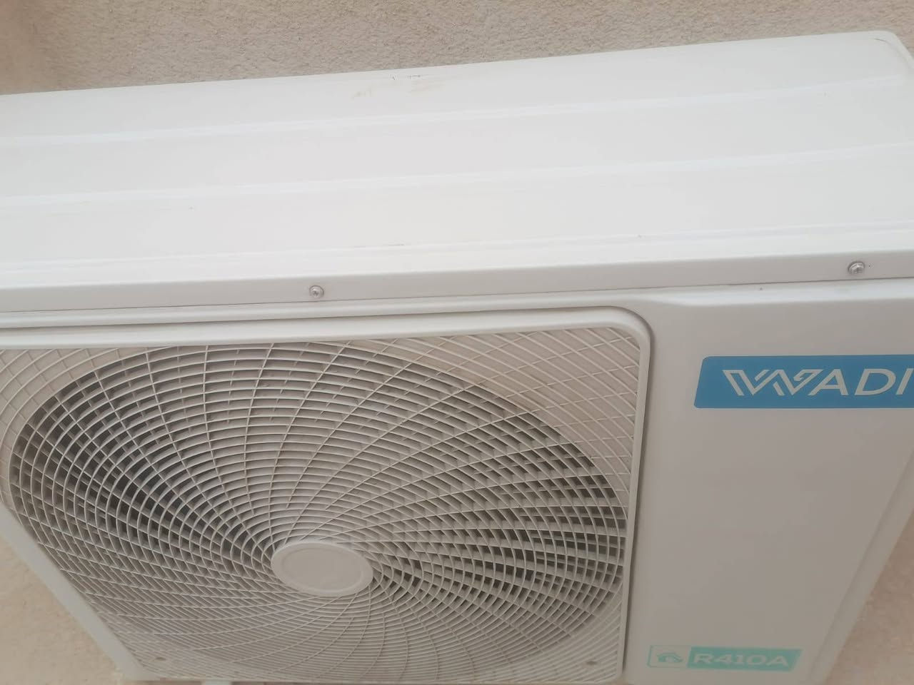 السلام عليكم عندي سبلت اللبيع الوادي2طن اخو جديد مشتغل موسم واحد غراض كلها كاملة موجود كرت الضمان 5سنوات سعره 350 ألف قفل الله شاهد نضيف وهذا رقمي ***********
