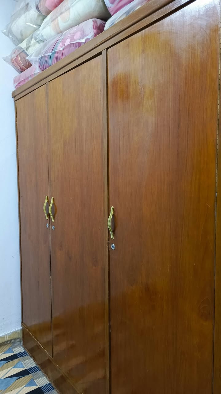 السلام عليكم للبيع  كنتور ثلاب باب تسكام صاج عراقي درجه اولى نضافته شوف عينك عوزه فقط قفاله بصور السعر 130 العنوان النجف شارع الحولي مال الملعب رقم الهاتف ***********  غير متواجد على النت
